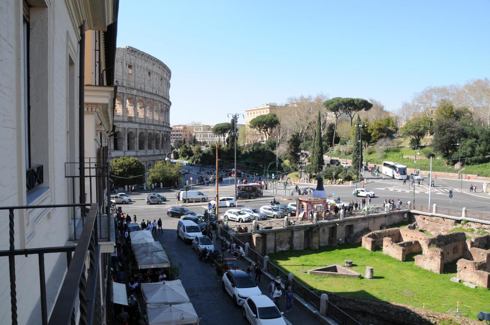 A Casa Di Lu, Al Colosseo - Guest House Рим Экстерьер фото