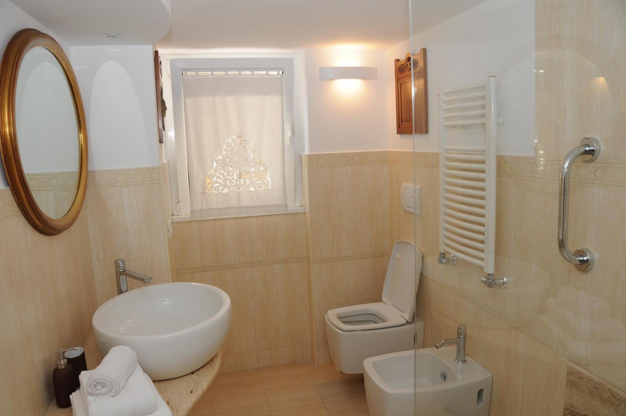 A Casa Di Lu, Al Colosseo - Guest House Рим Экстерьер фото