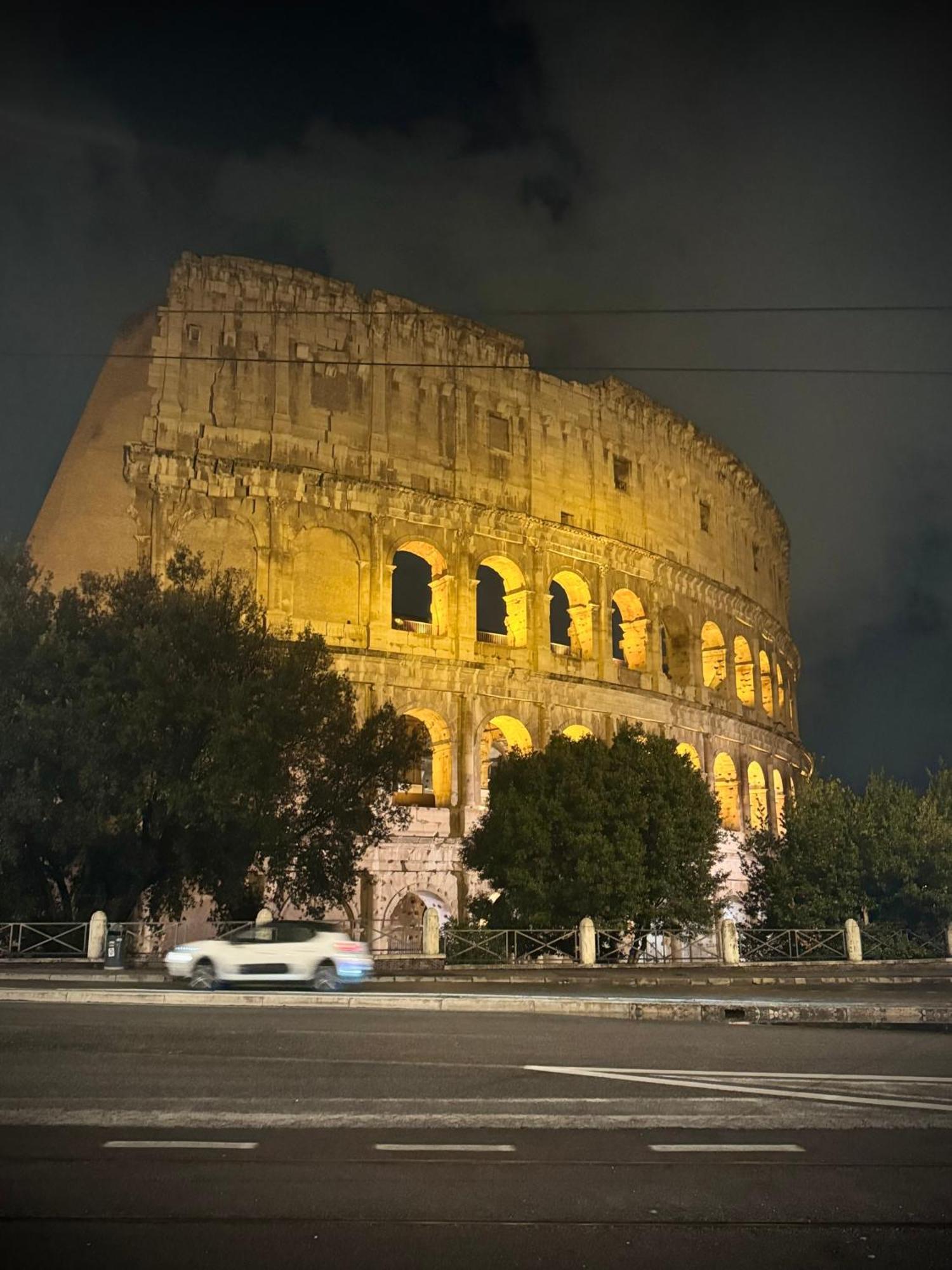A Casa Di Lu, Al Colosseo - Guest House Рим Экстерьер фото