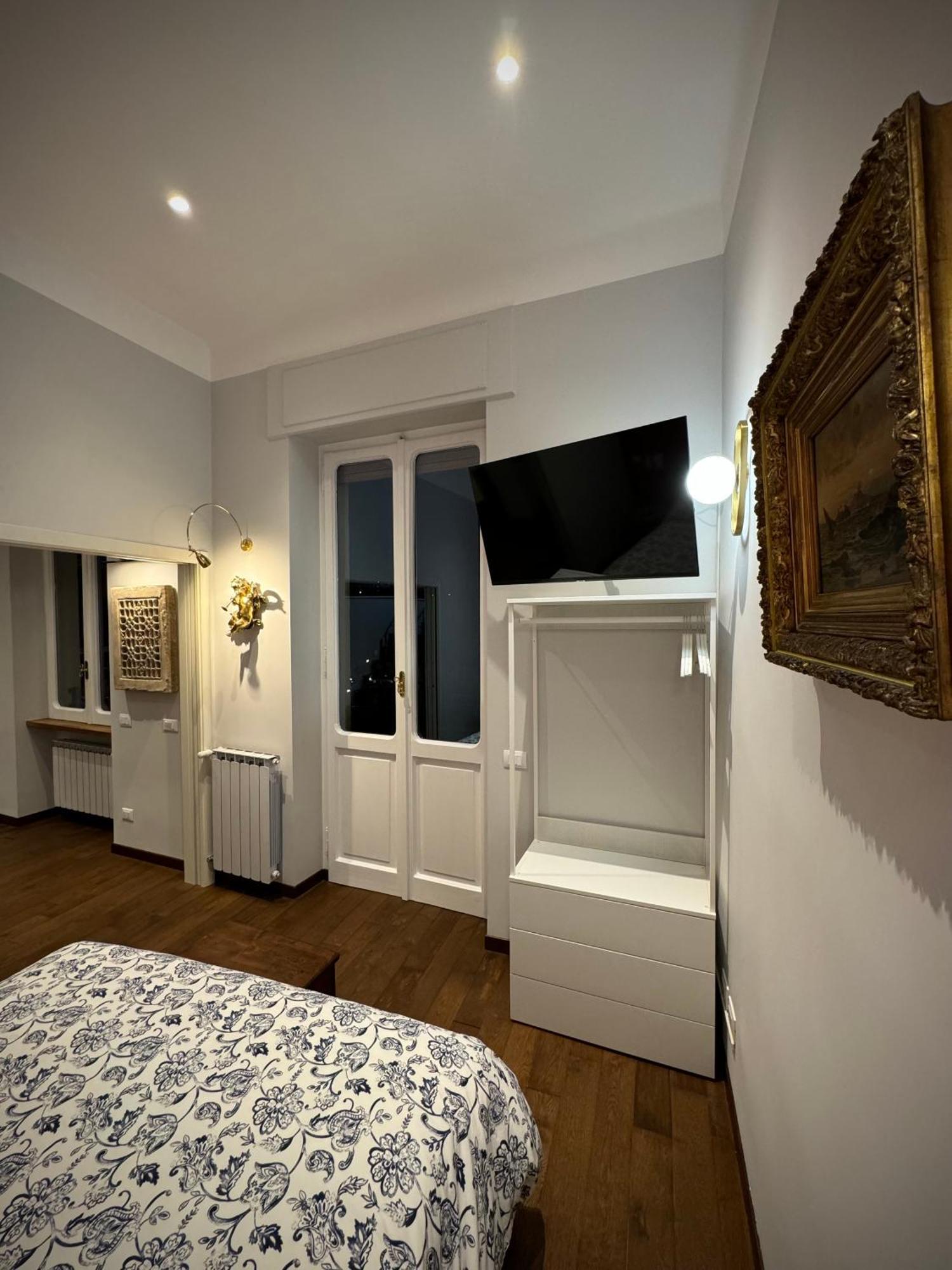 A Casa Di Lu, Al Colosseo - Guest House Рим Экстерьер фото